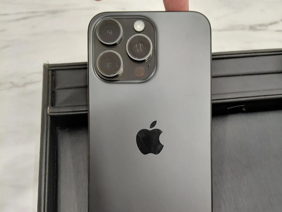 iPhoneの裏のカメラ周りを撮った写真